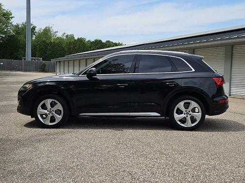 Mythos Black Metallic 2021 Audi Q5 40 Premium Plus