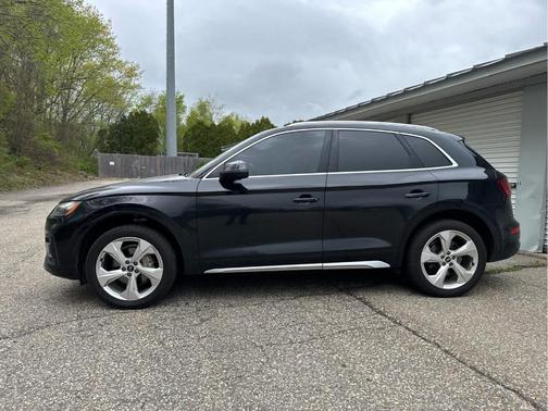 Mythos Black Metallic 2021 Audi Q5 40 Premium Plus