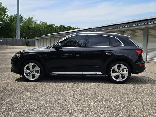 Mythos Black Metallic 2021 Audi Q5 40 Premium Plus