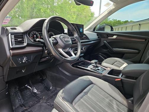 Mythos Black Metallic 2021 Audi Q5 40 Premium Plus
