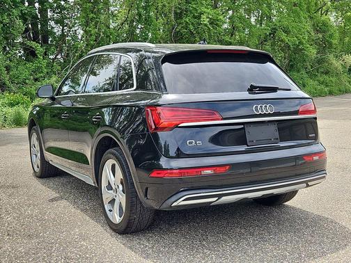 Mythos Black Metallic 2021 Audi Q5 40 Premium Plus