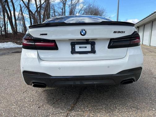 Alpine White 2021 BMW 530 i xDrive