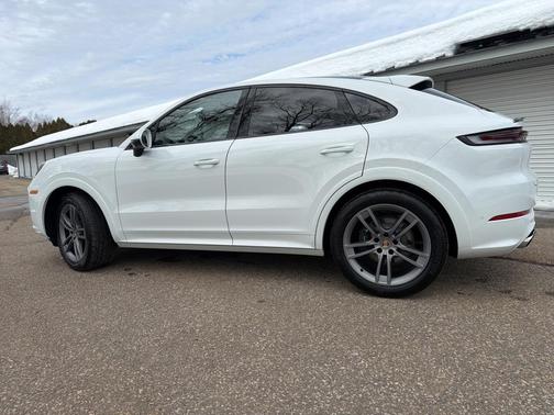 2025 Porsche Cayenne AWD