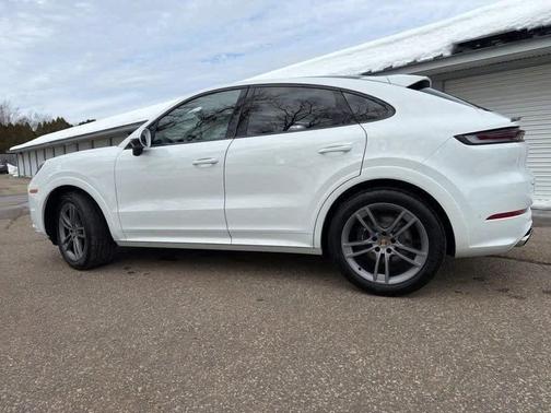 2025 Porsche Cayenne AWD