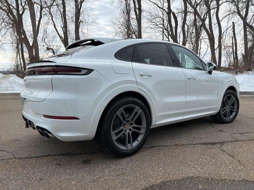2025 Porsche Cayenne AWD