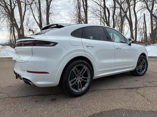 2025 Porsche Cayenne AWD