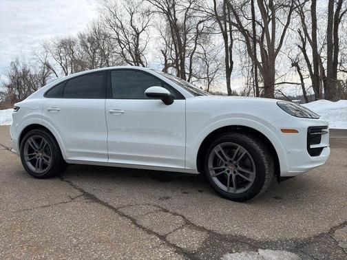 2025 Porsche Cayenne AWD