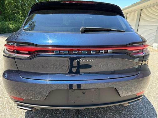 Night Blue Metallic 2021 Porsche Macan Base