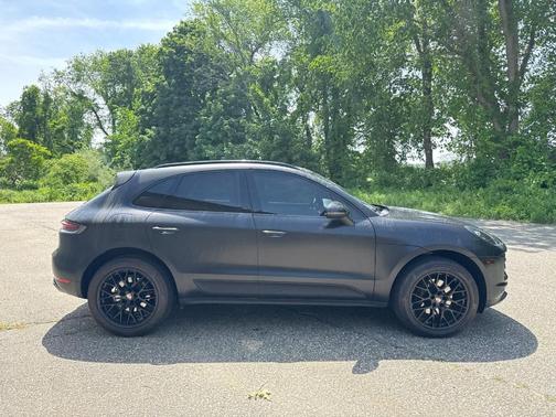 Black 2020 Porsche Macan Base