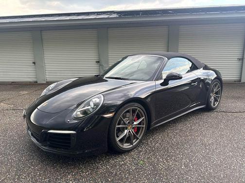Jet Black Metallic 2017 Porsche 911 Carrera 4S