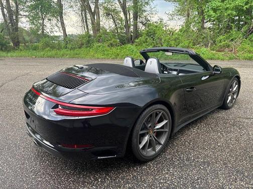 Jet Black Metallic 2017 Porsche 911 Carrera 4S