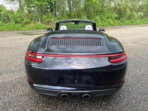 Jet Black Metallic 2017 Porsche 911 Carrera 4S