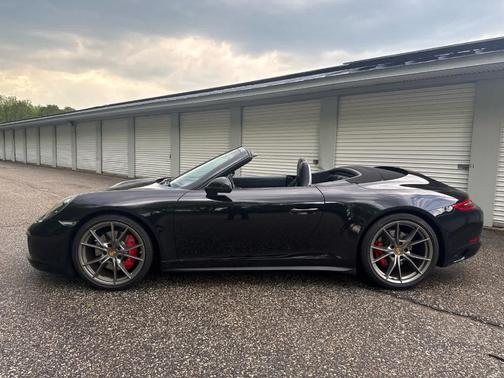 Jet Black Metallic 2017 Porsche 911 Carrera 4S
