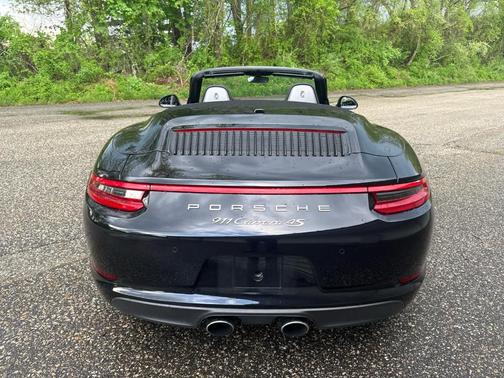 Jet Black Metallic 2017 Porsche 911 Carrera 4S
