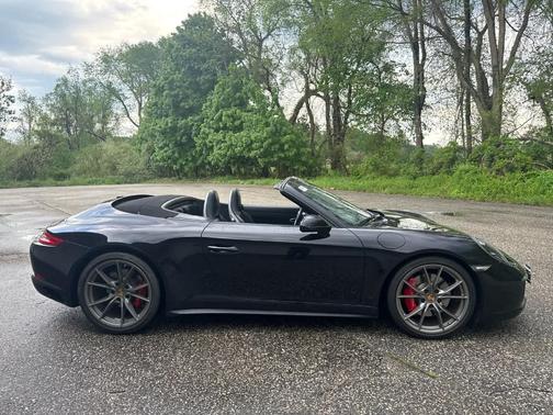 Jet Black Metallic 2017 Porsche 911 Carrera 4S