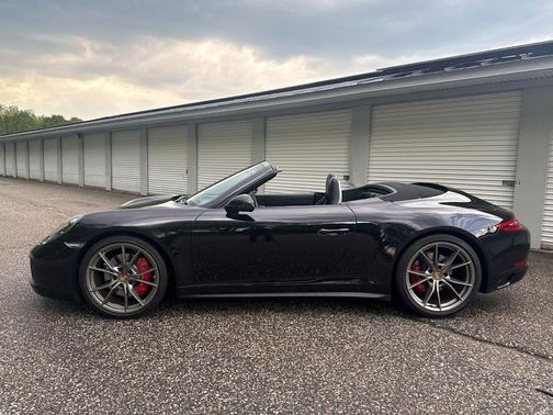 Jet Black Metallic 2017 Porsche 911 Carrera 4S