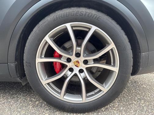 2024 Porsche Cayenne S