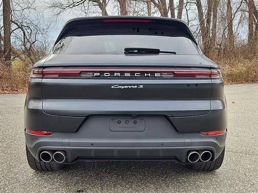 2024 Porsche Cayenne S