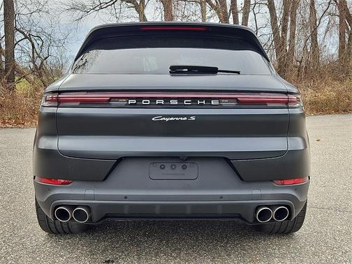 2024 Porsche Cayenne S