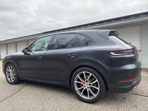 2024 Porsche Cayenne S