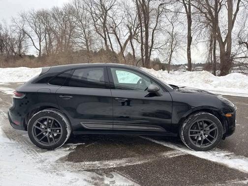 2025 Porsche Macan T