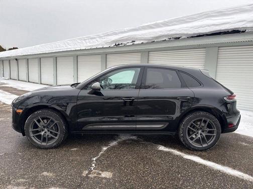 2025 Porsche Macan T