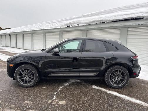 2025 Porsche Macan T