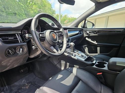 2024 Porsche Macan T