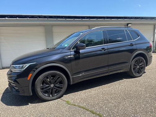 2022 Volkswagen Tiguan 2.0T SE R-Line Black