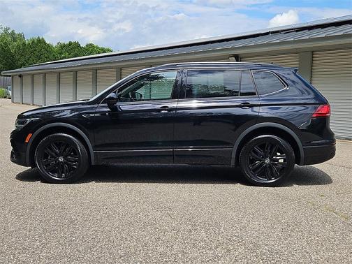 2022 Volkswagen Tiguan 2.0T SE R-Line Black