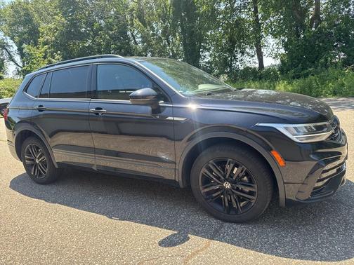 2022 Volkswagen Tiguan 2.0T SE R-Line Black