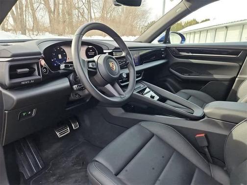 2025 Porsche Macan 4S