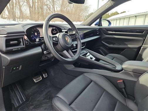 2025 Porsche Macan 4S