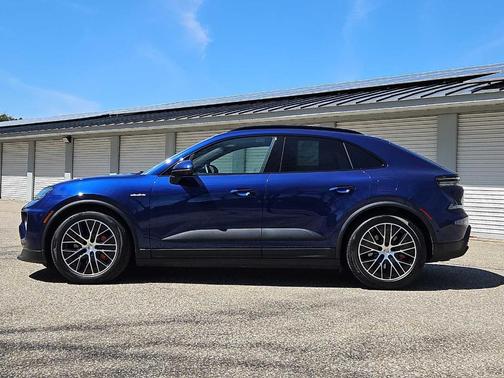 Gentian Blue Metallic 2025 Porsche Macan 4S