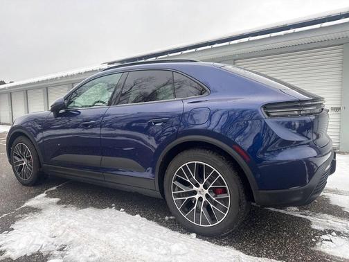 2025 Porsche Macan 4S
