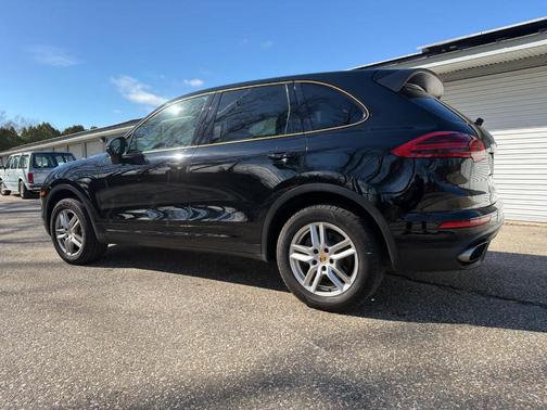 2018 Porsche Cayenne Platinum Edition