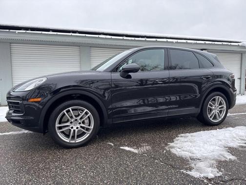 2022 Porsche Cayenne Base (Tiptronic)