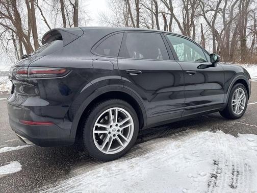 2022 Porsche Cayenne Base (Tiptronic)