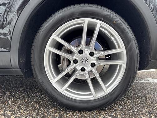 2022 Porsche Cayenne Base (Tiptronic)