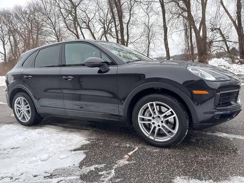 2022 Porsche Cayenne Base (Tiptronic)