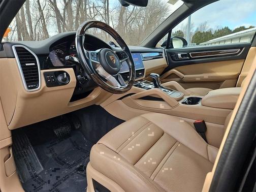 2022 Porsche Cayenne Base (Tiptronic)