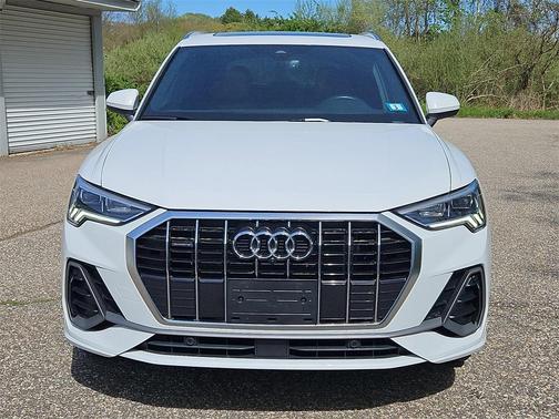 2022 Audi Q3 45 S line Premium