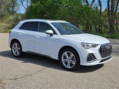 2022 Audi Q3 45 S line Premium