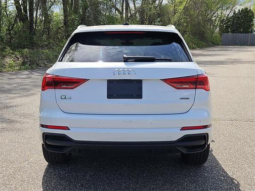 2022 Audi Q3 45 S line Premium