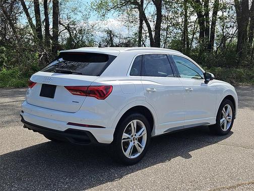 2022 Audi Q3 45 S line Premium