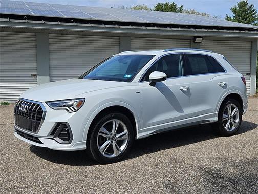 2022 Audi Q3 45 S line Premium