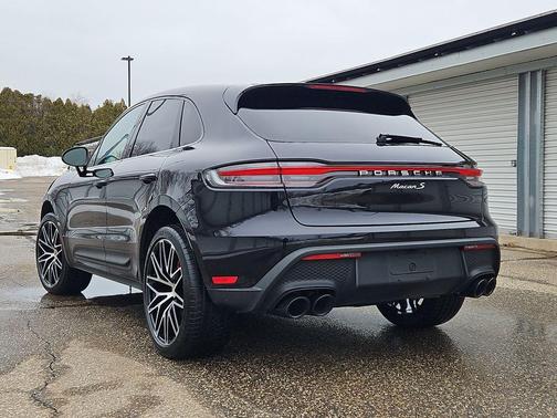 2022 Porsche Macan S
