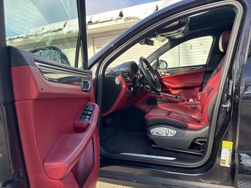 2022 Porsche Macan S