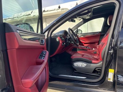 2022 Porsche Macan S