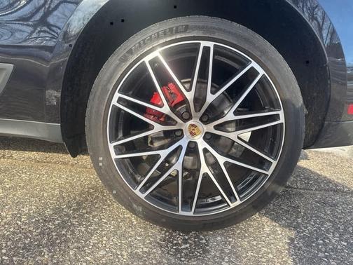 2022 Porsche Macan S